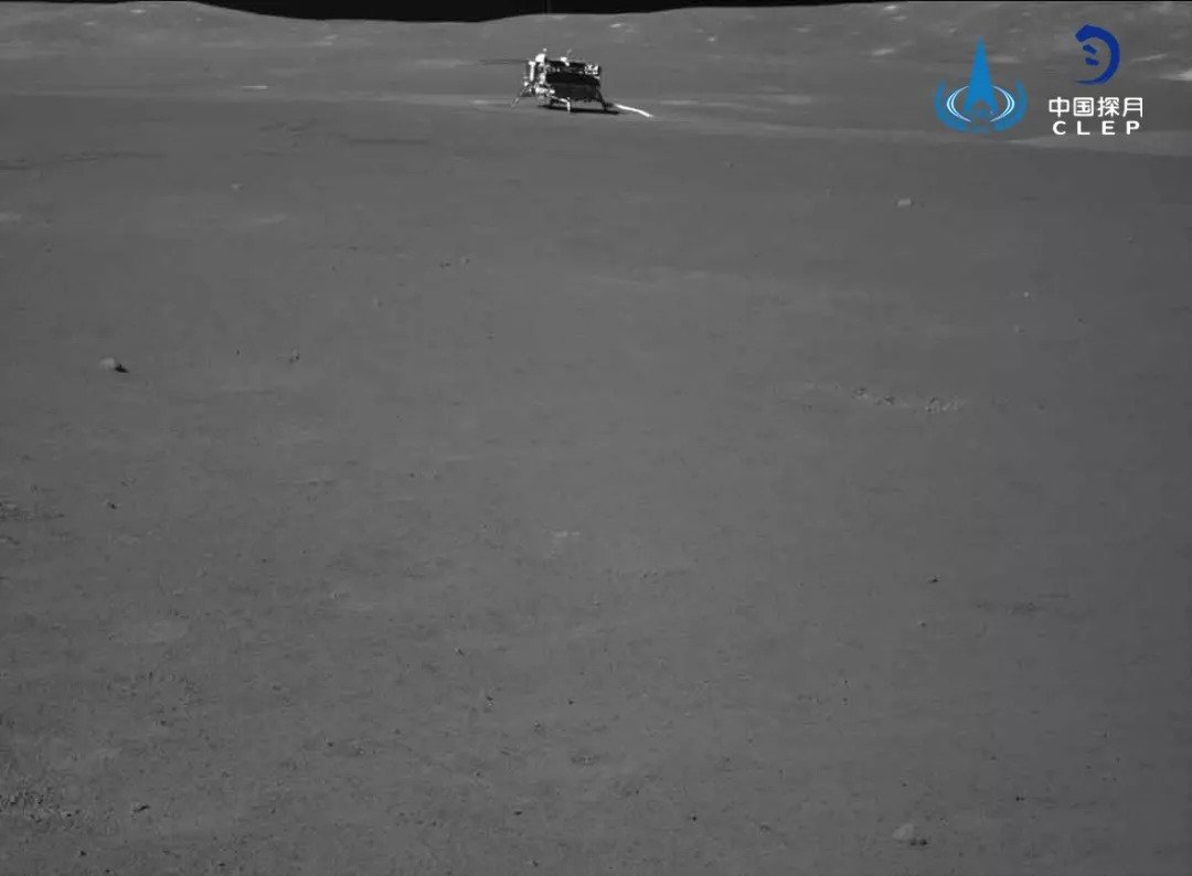 Die Mond-Rückseite kann erstmals dank chinesischer Rover inspiziert werden.