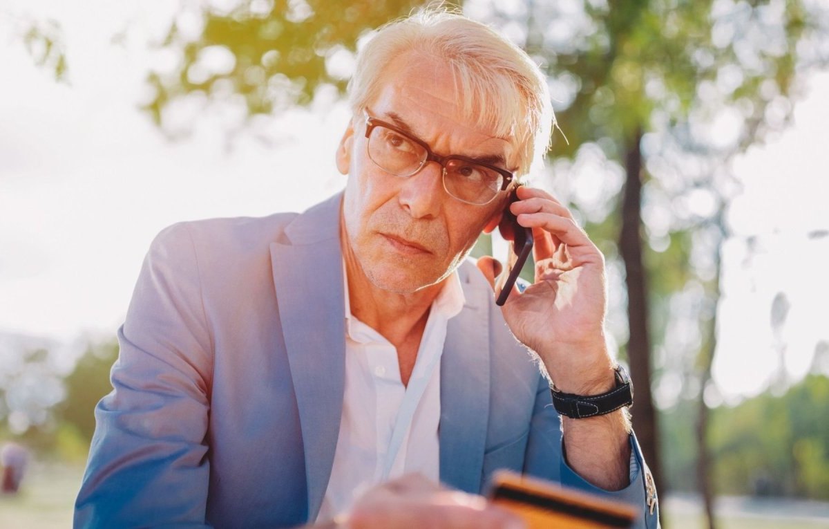 Mann mit Smartphone