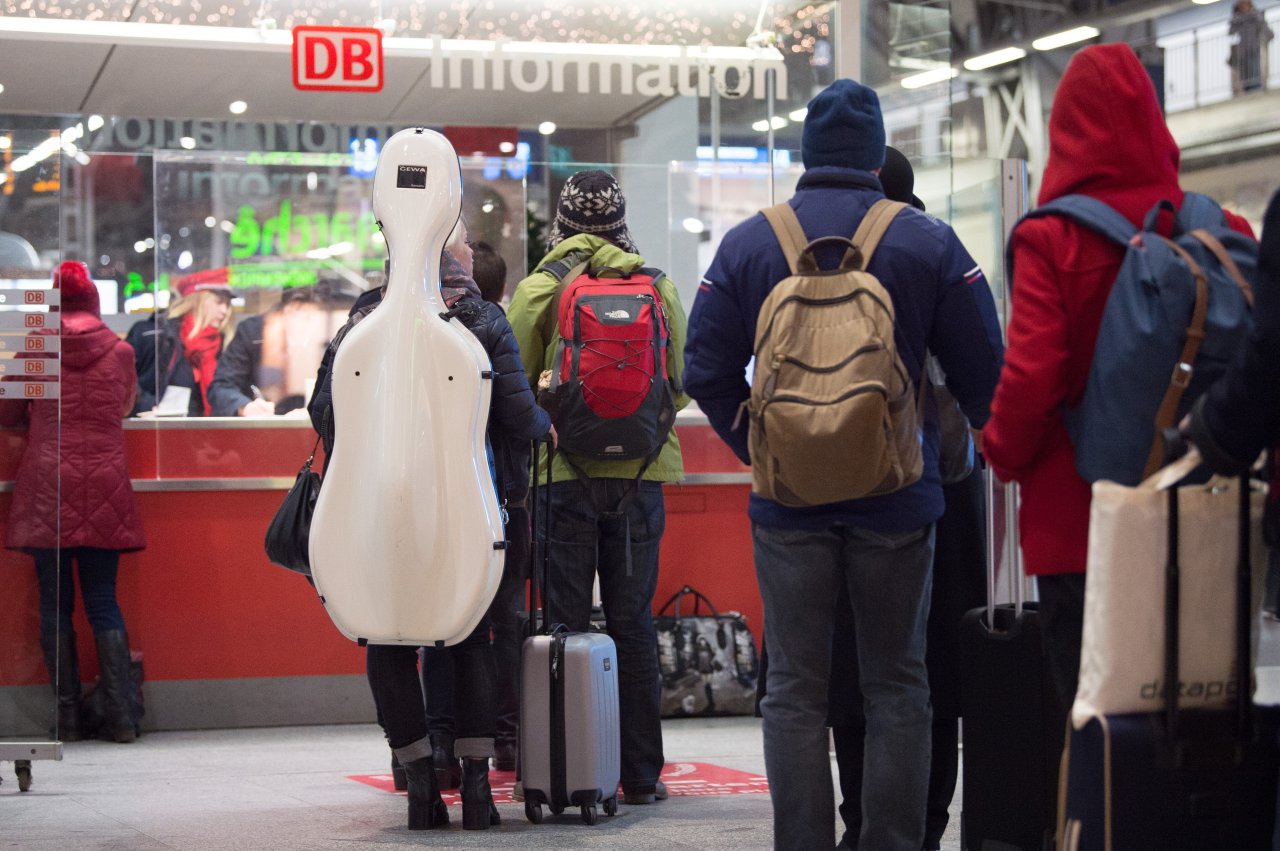 Auch am 3. Oktober sind wieder volle Züge und Erstattungsanfragen wegen Bahn-Verspätung zu erwarten.