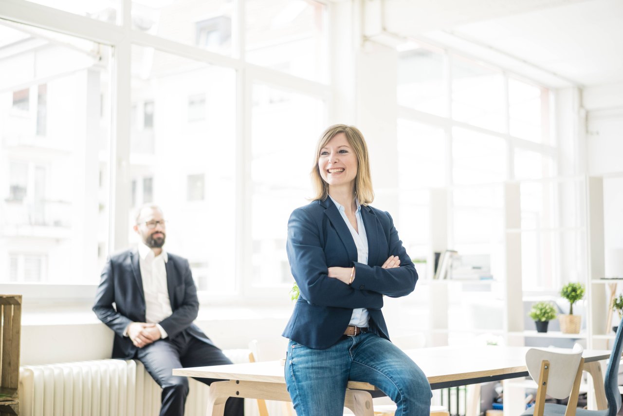 Wer sagt, dass Frauen in Führungspositionen nicht nett sein dürfen, um sich zu behaupten, irrt sich.