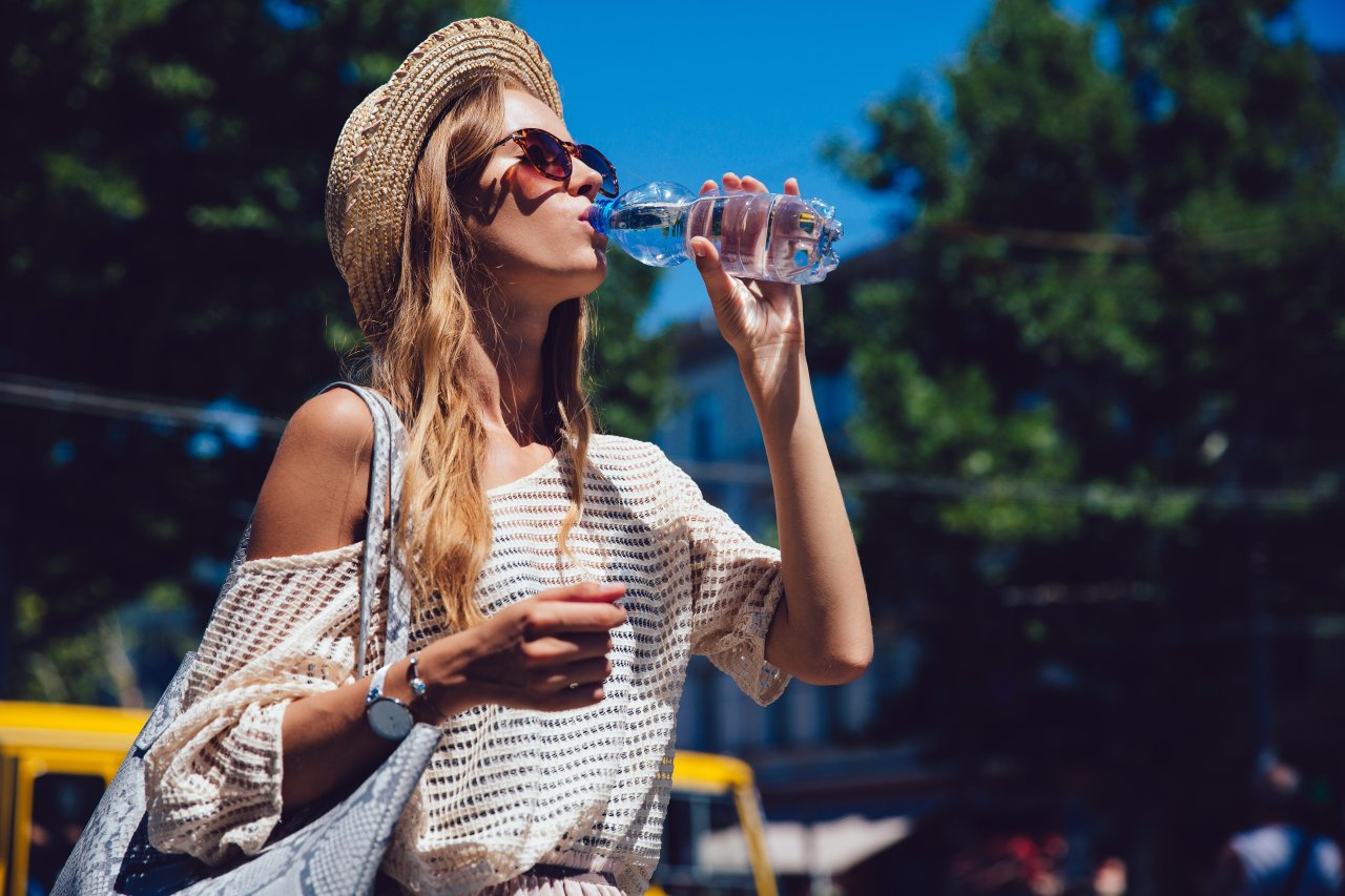 Die Ökobilanz von abgefülltem Mineralwasser ist um einiges schlimmer als die von Leitungswasser.