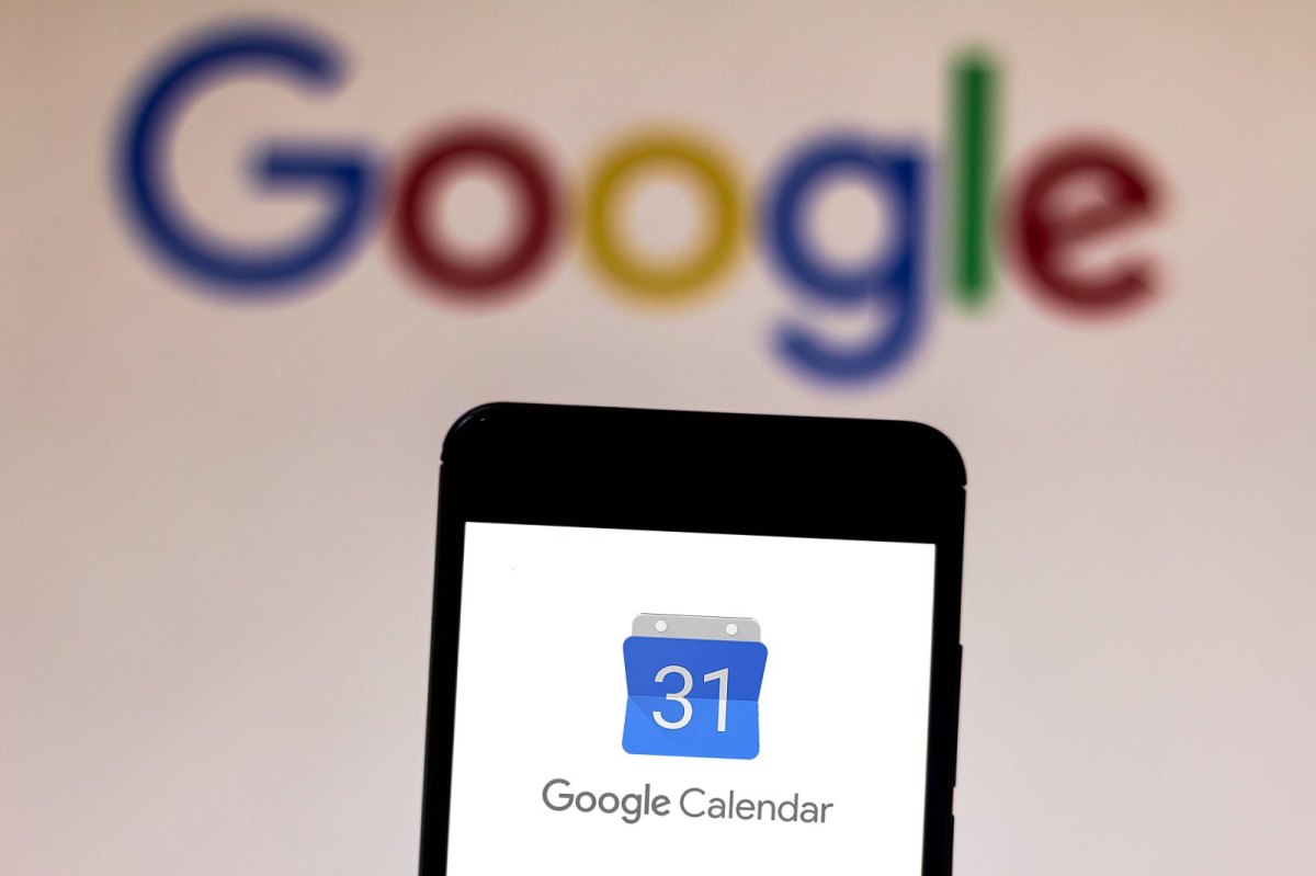 Das Logo des Google Kalenders auf einem Handy.