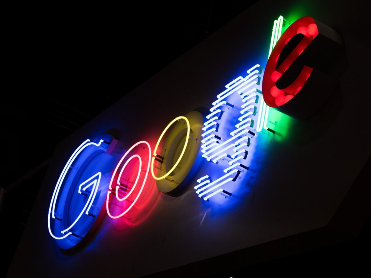 Google Logo als Lichtinstallation