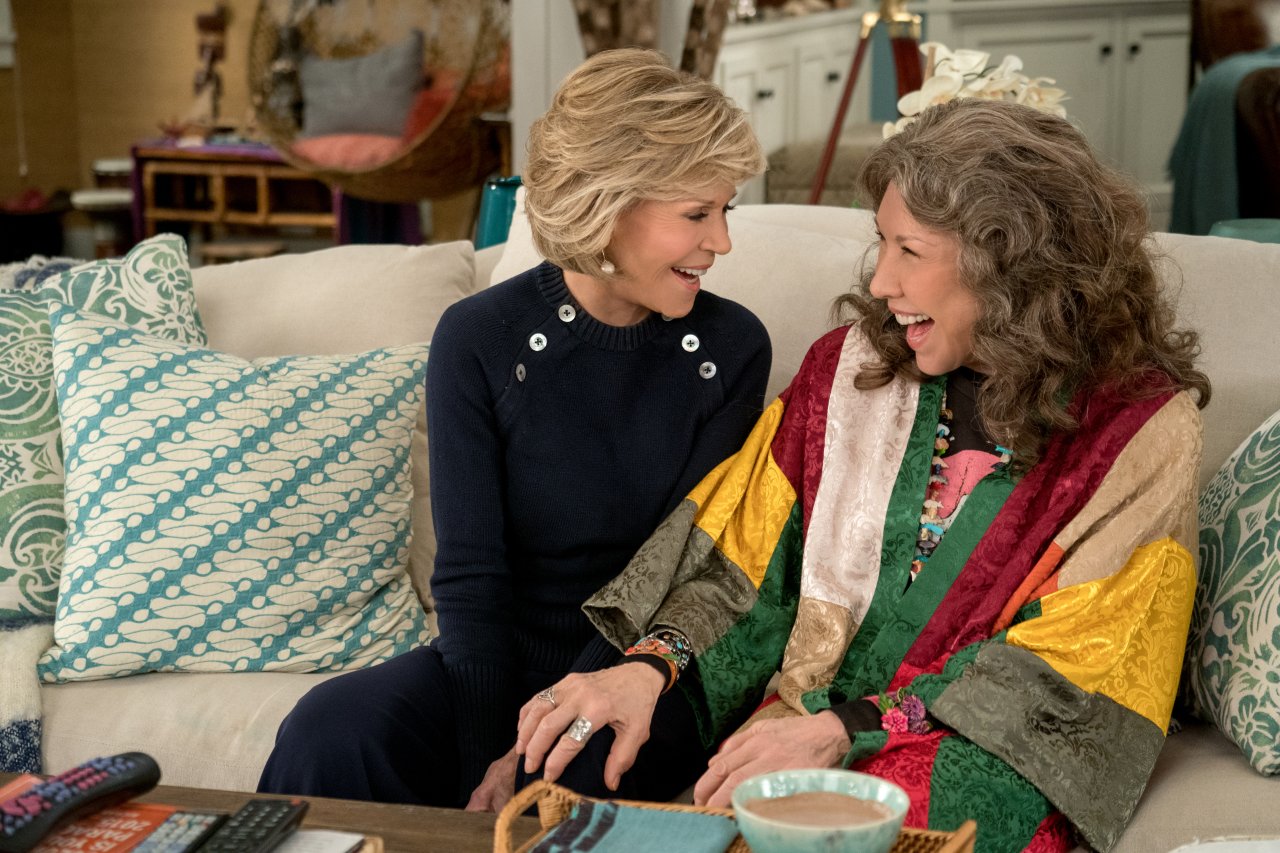 Werden Grace und Frankie in Zukunft weiterhin so heiter zusammen lachen? In Staffel 6 bleibt noch alles offen.