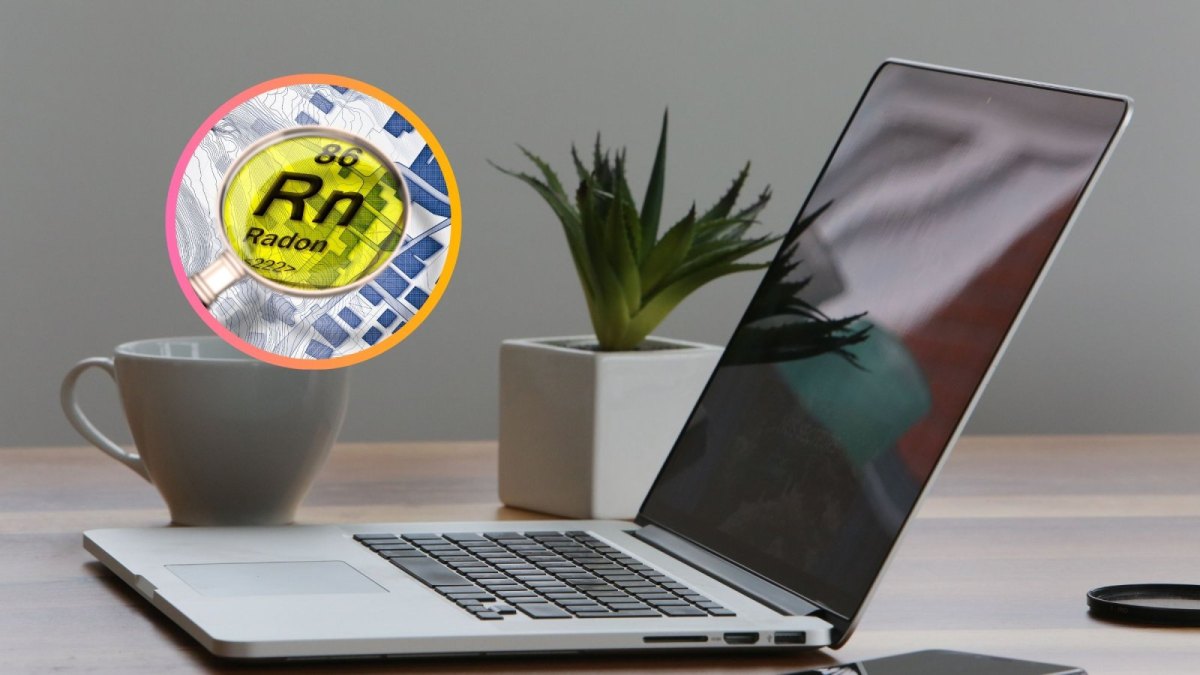 MacBook mit Teetasse und einer Darstellung des Elements Radon
