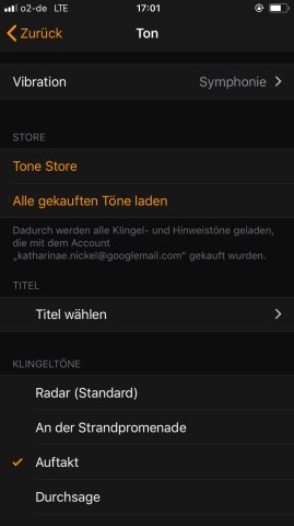 In der Wecker-App im iPhone kannst du individuelle Töne einstellen.