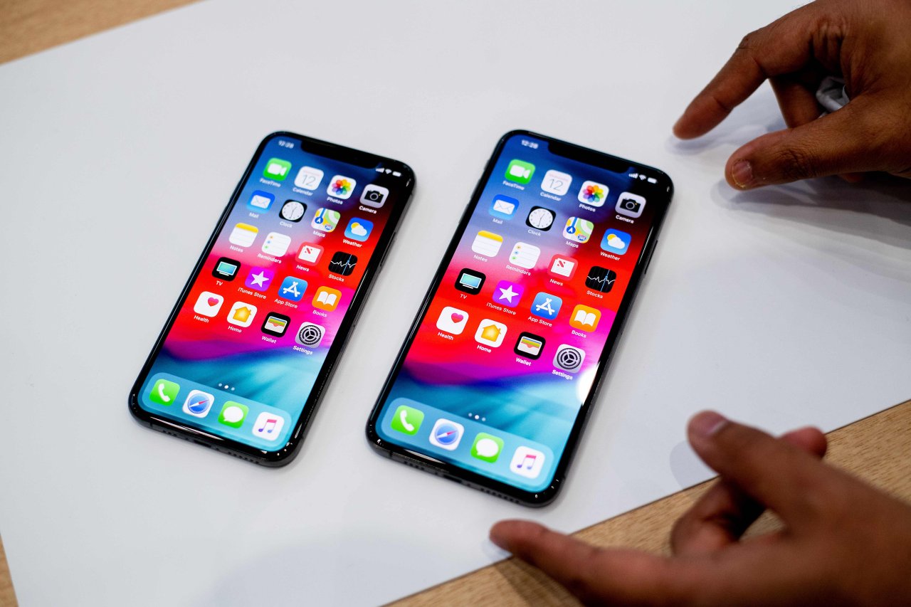 Sowohl das iPhone XS Max (rechts) als auch das iPhone XS verfügen über die eSIM.