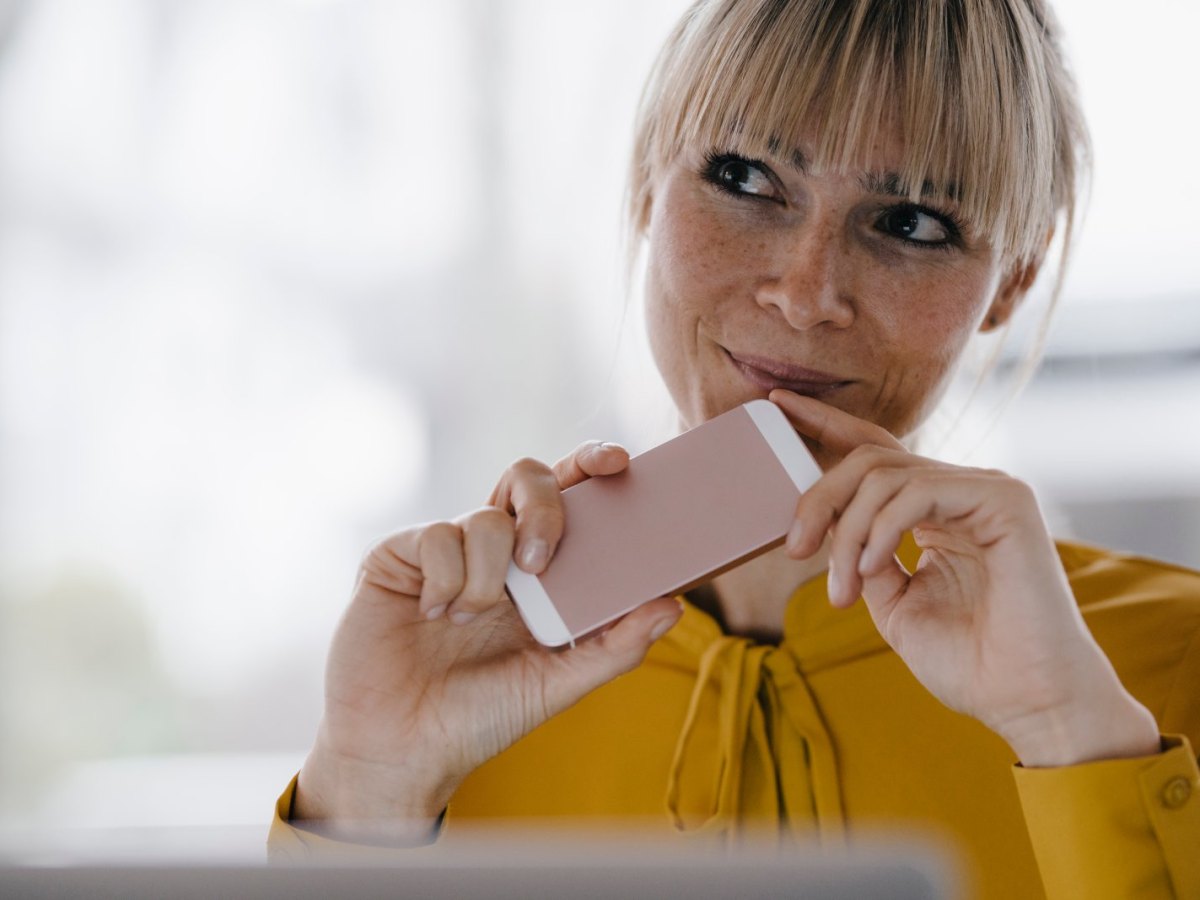 Frau-mit-iPhone