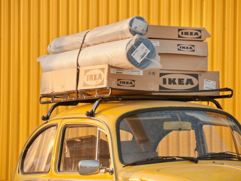 Auto vor Ikea.