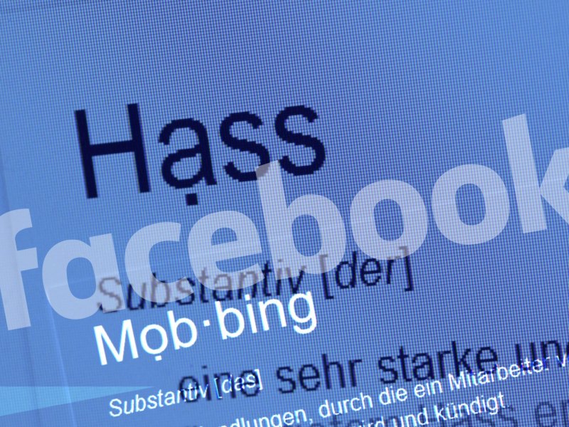 Hass Definition mit Facebook-Logo