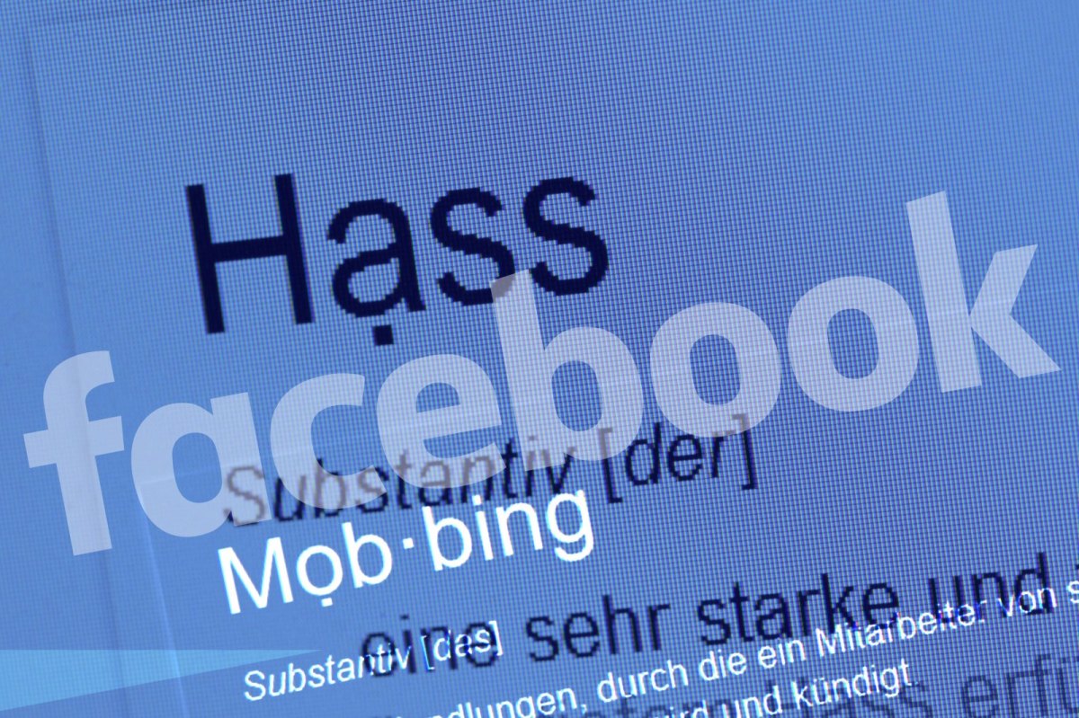 Hass Definition mit Facebook-Logo