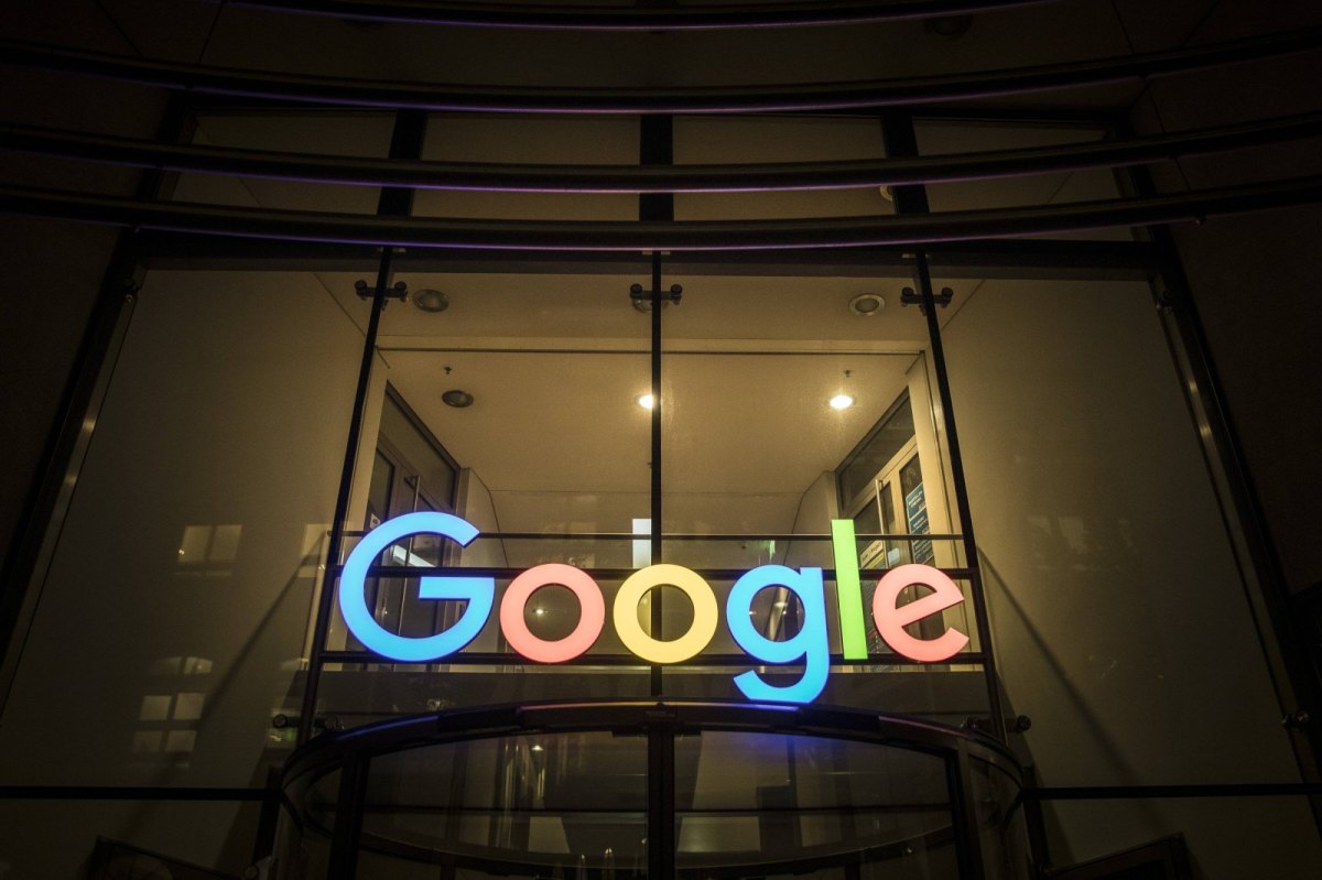 Haftet der Suchmaschinenbetreiber Google für Beleidigungen in seinen Suchergebnissen?