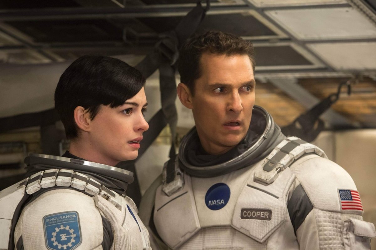 Anne Hathaway und  Matthew McConaughey in Interstellar.
