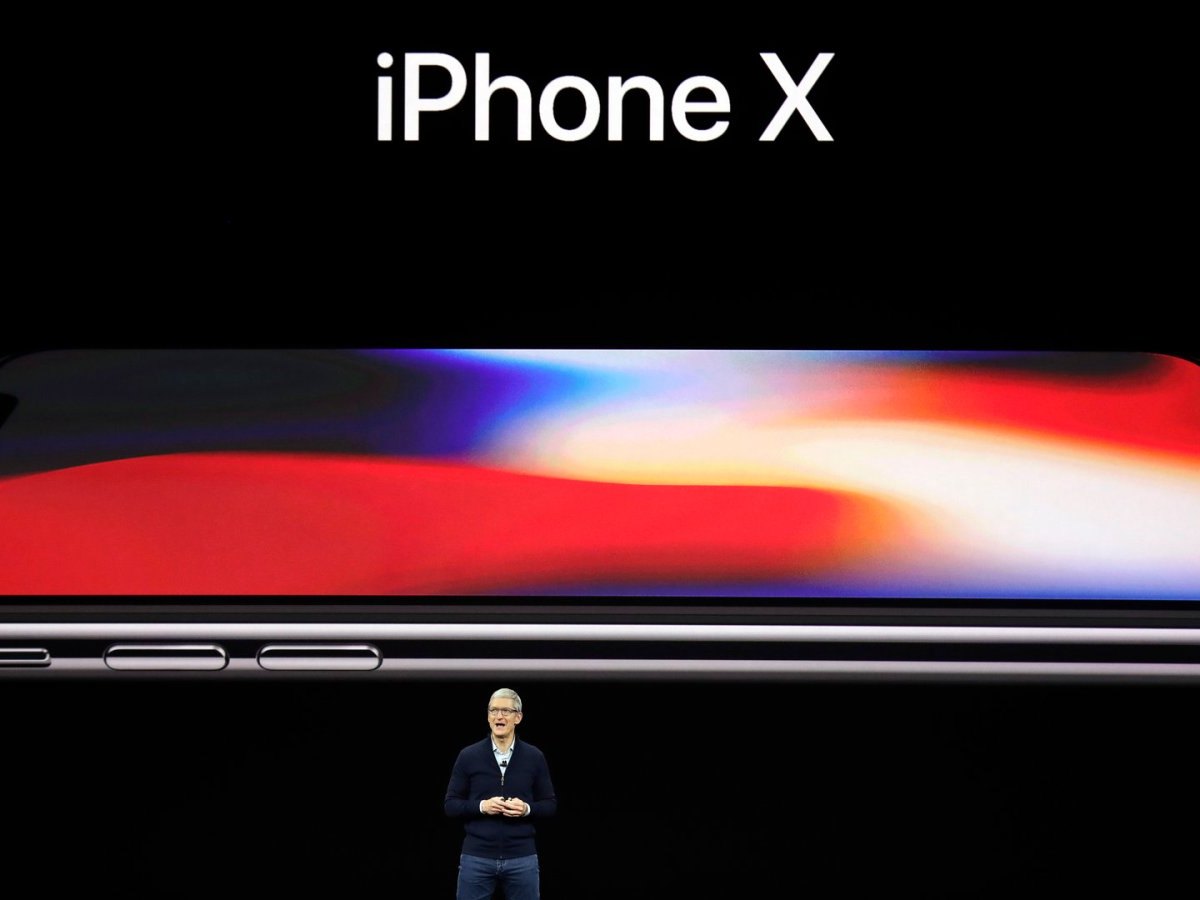 Apple-CEO Tim Cook präsentiert das neue iPhone X im Steve Jobs-Theater auf dem neuen Apple Campus