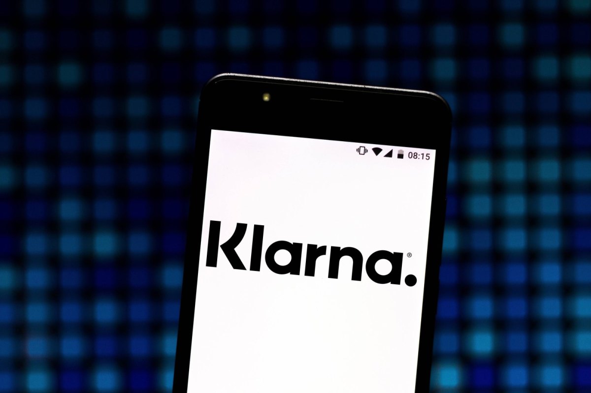 Klarna-Logo auf dem Handy