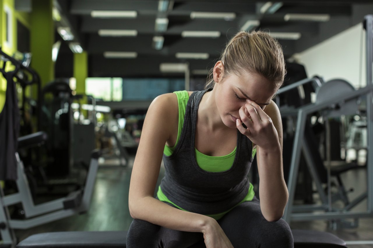 Kopfschmerzen beim Sport? Dann mach lieber eine Pause.