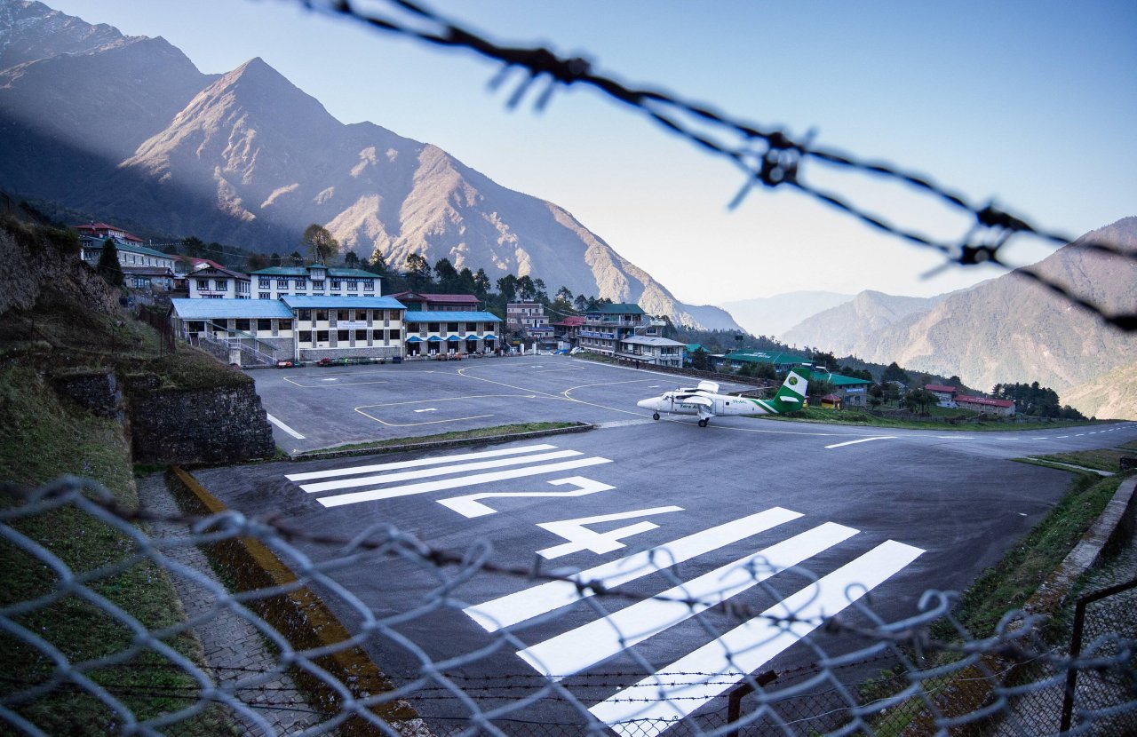 Der Lukla Airport liegt im Himalaya, ist aber nicht der höchste Flughafen der Welt.