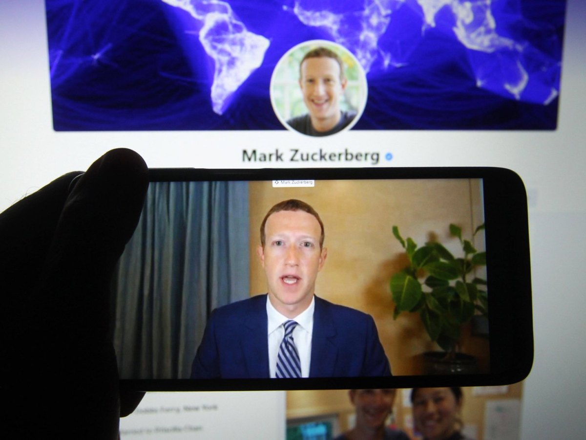 mark zuckerberg apple iphone facebook