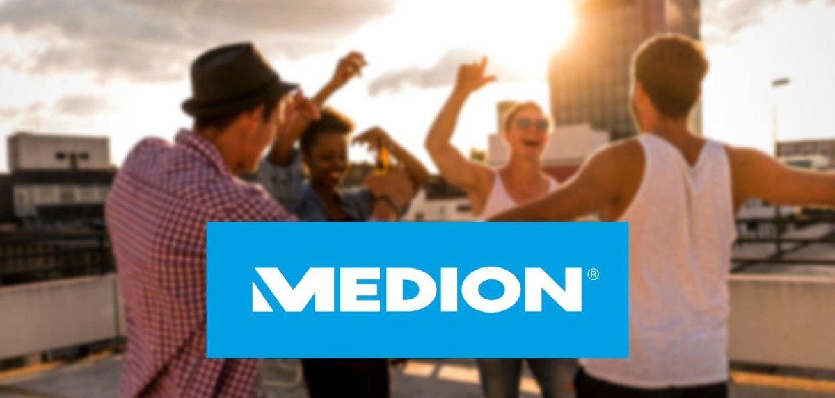 Medion-Logo vor tanzenden Menschen