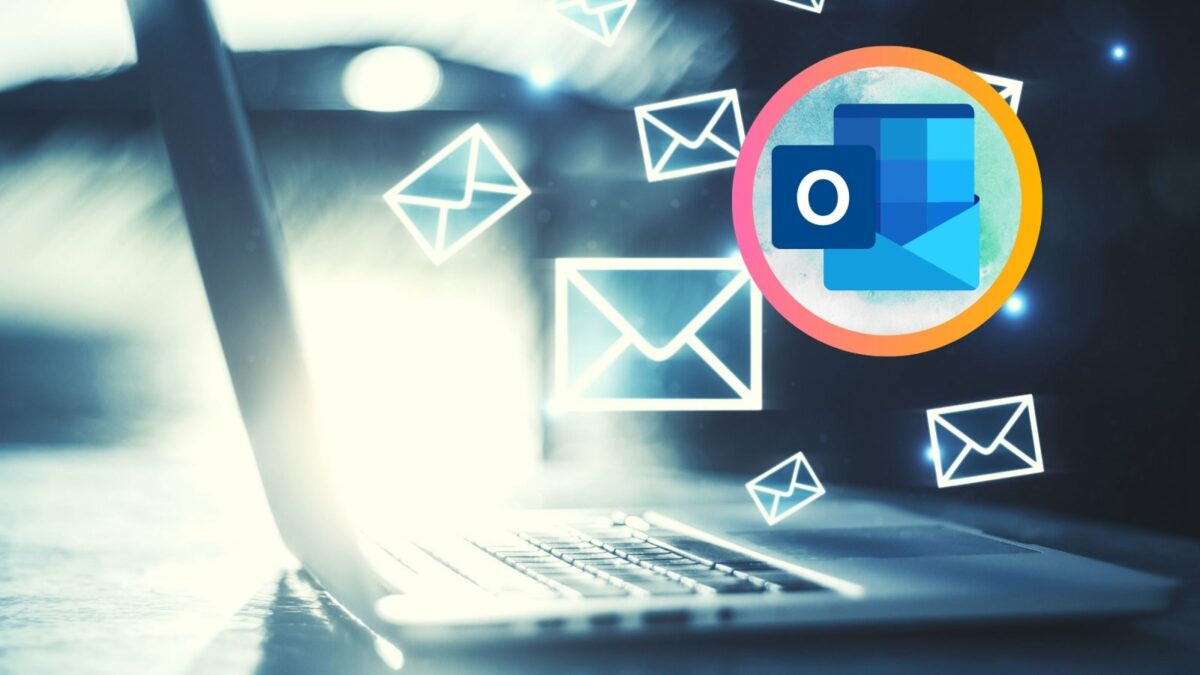 Mailprogramm auf einem Laptop und das Outlook-Logo