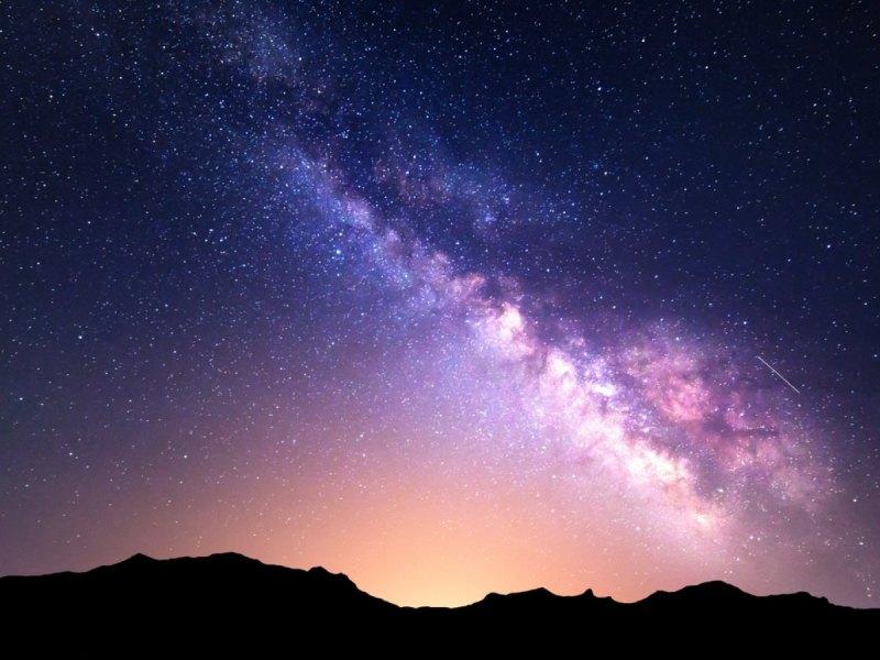 Nachtlandschaft mit der Milchstraße.