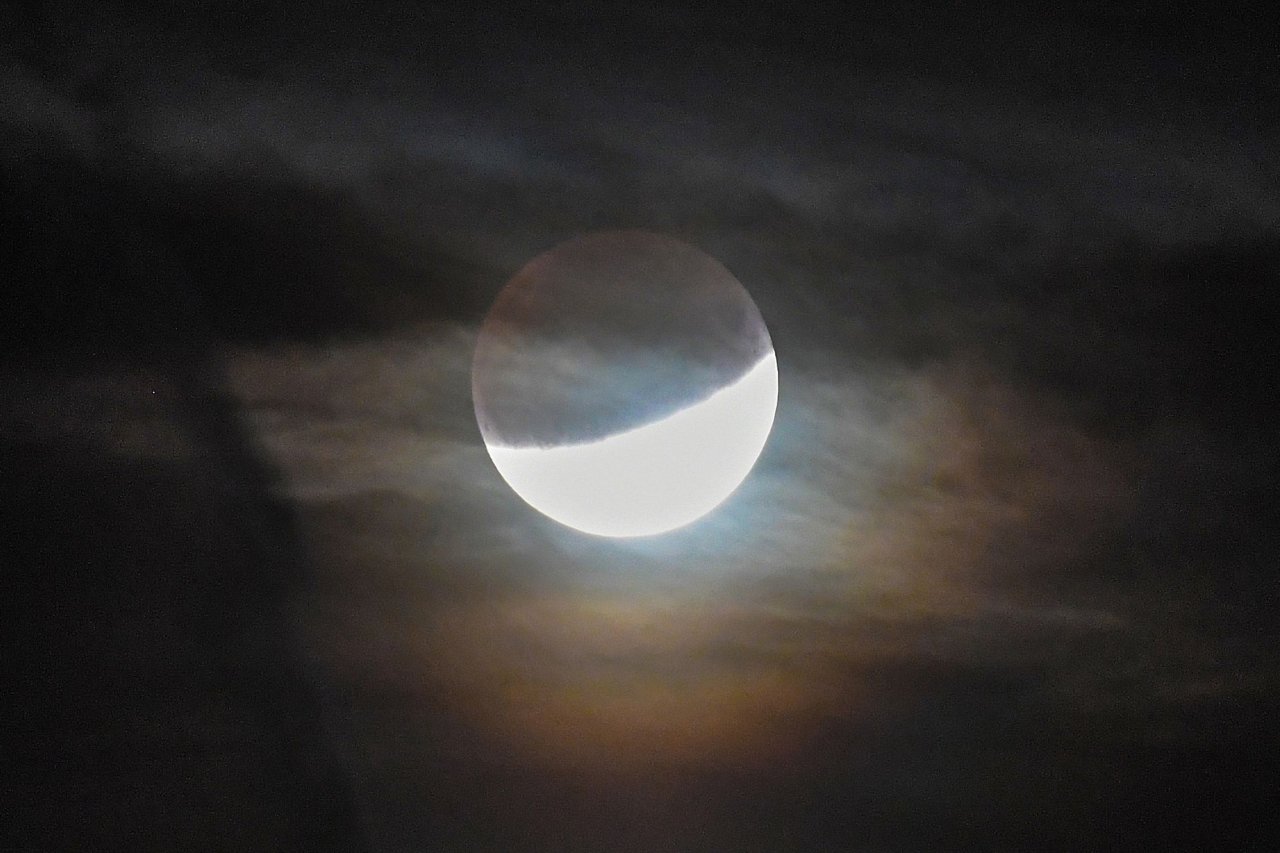 Blick auf den Mond offenbarte bisher Ungesehenes.