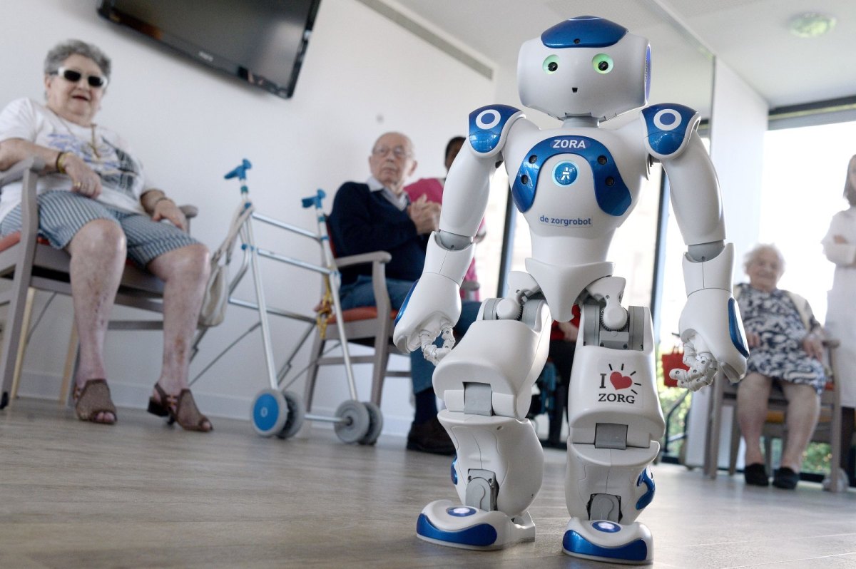 Roboter Nao mit Senioren