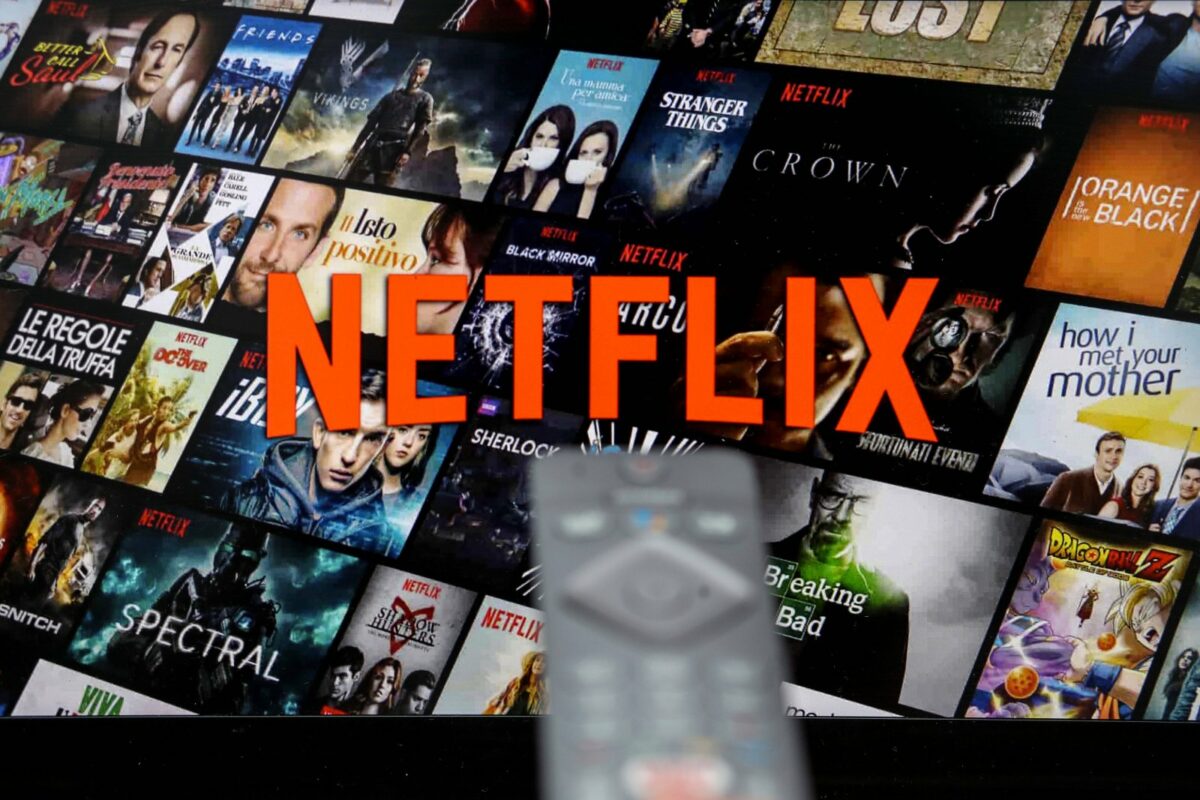 Netflix-Oberfläche mit Logo.