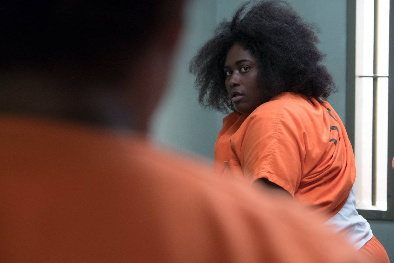 Taystee steht eine lebenslange Haftstrafe durch den Verrat bevor. Kommt in Staffel 7 von "Orange Is the New Black" die Wahrheit ans Licht?