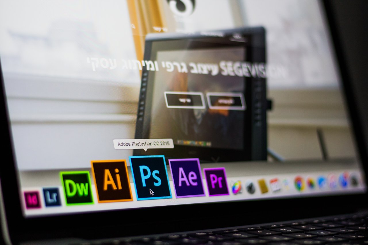 Wer die Adobe "Creative Cloud" nutzen möchte, muss tief in die Tasche greifen und ein Monats-Abo abschließen.