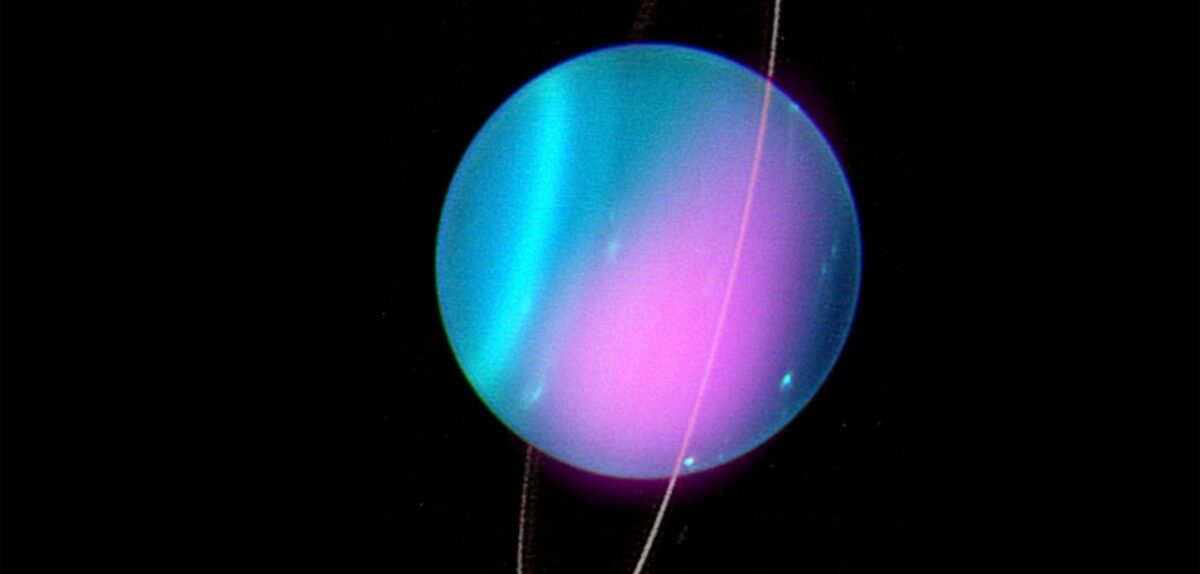 Blick auf den Planeten Uranus durch das Chandra-Röntgenteleskop
