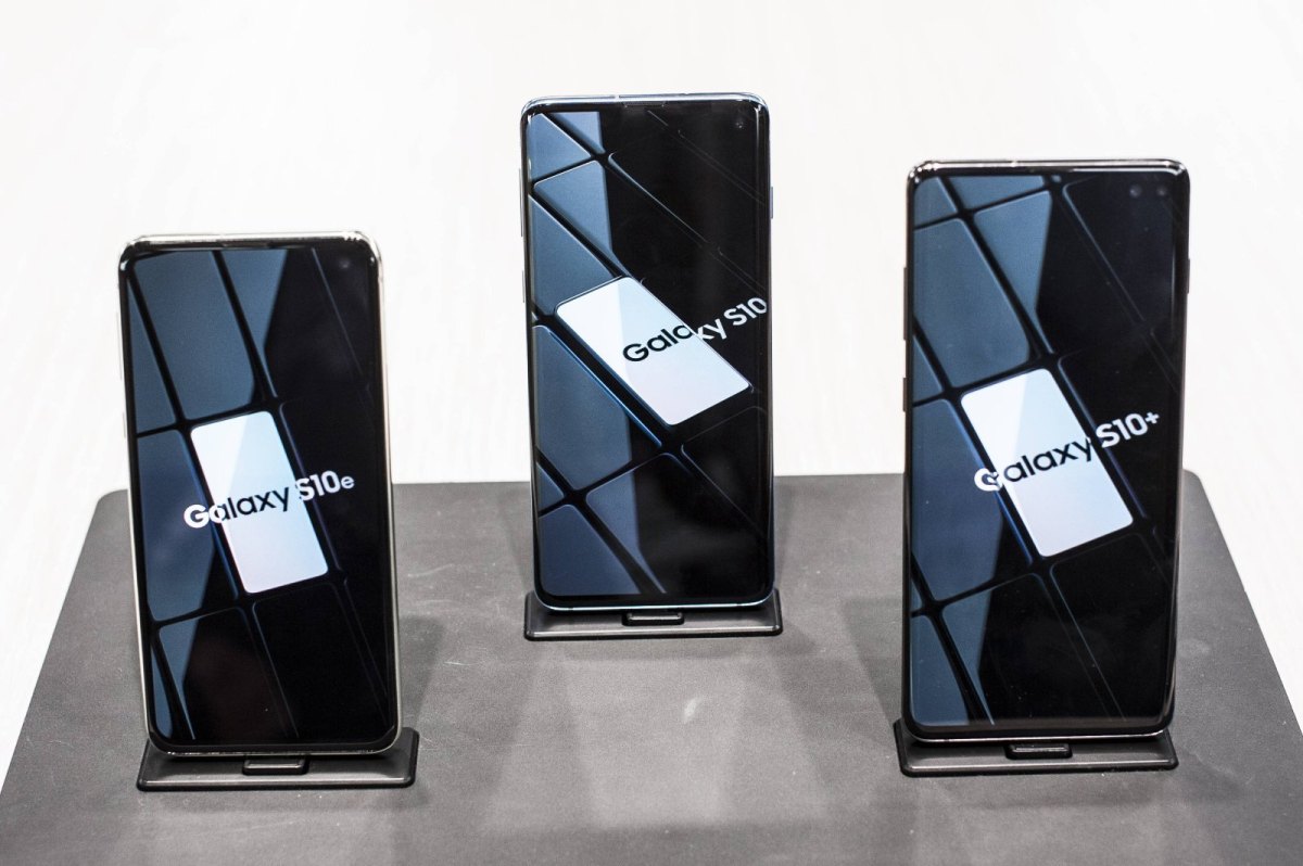 Drei Samsung Galaxy S10 Modelle nebeneinander.