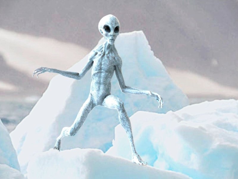 Alien in einer Eislandschaft