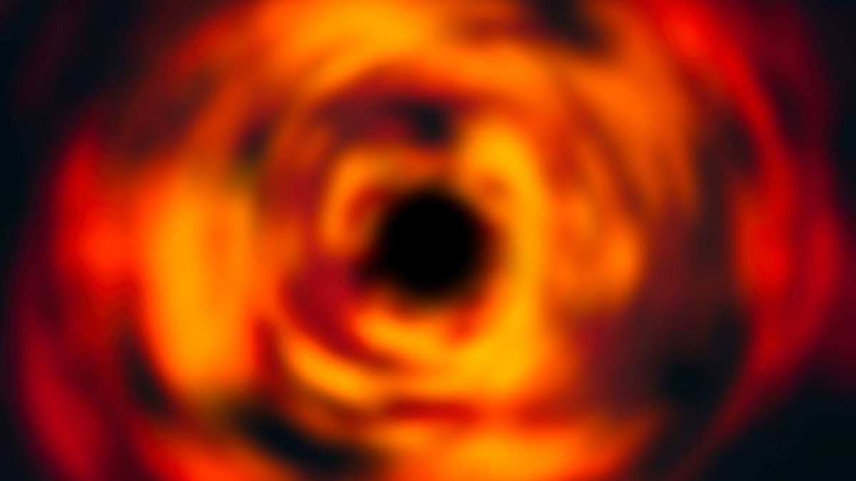 Schwarzes Loch M87.