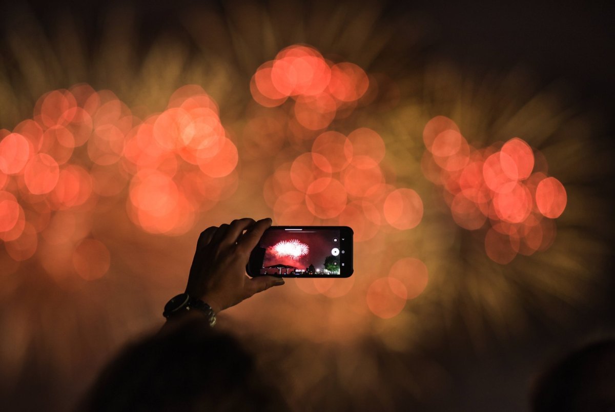 Handy vor Silvester Feuerwerk