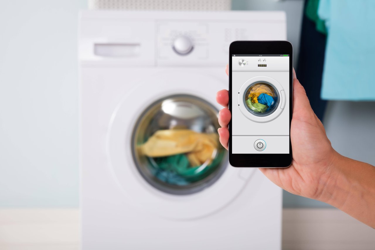 Mithilfe deines Smartphones kannst du deinen Waschgang auswählen.