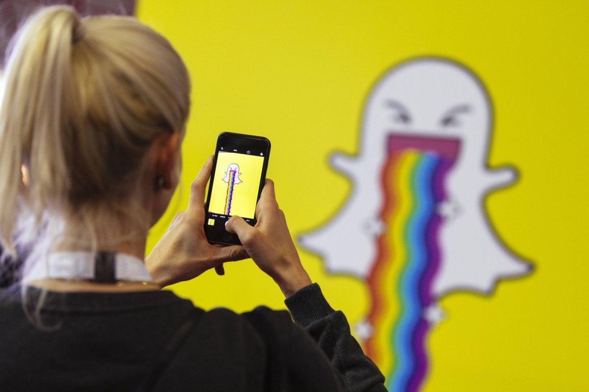 Frau macht Foto von Snapchat-Geist