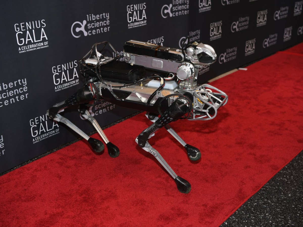 Spot Mini-Roboter von Boston Dynamics bei einer Galaveranstaltung