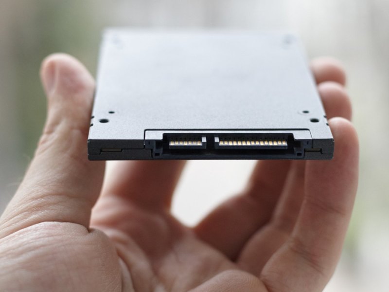 Anschlüsse einer SSD-Festplatte