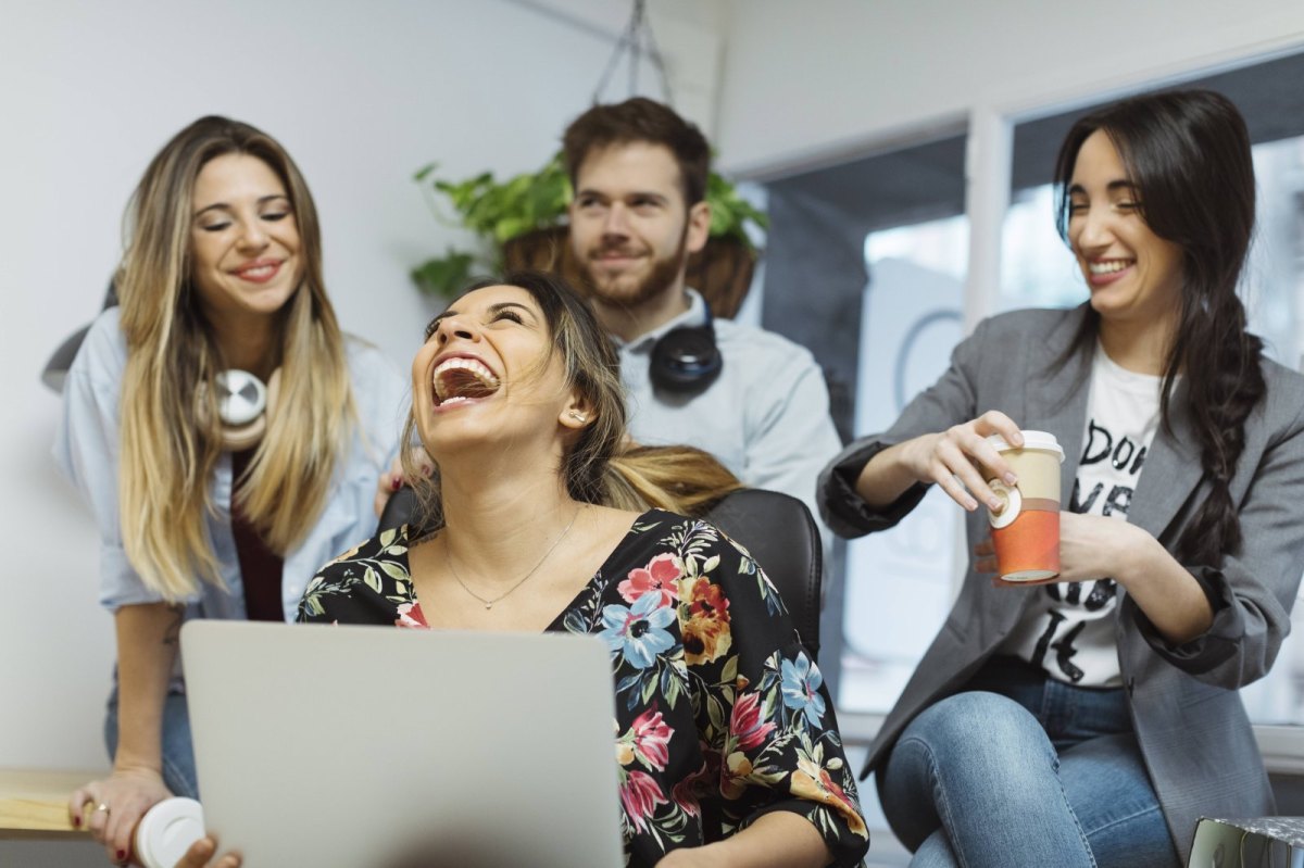 Junge Menschen im Büro