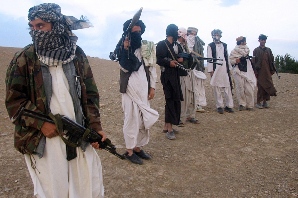 Bewaffnete Taliban-Mitglieder