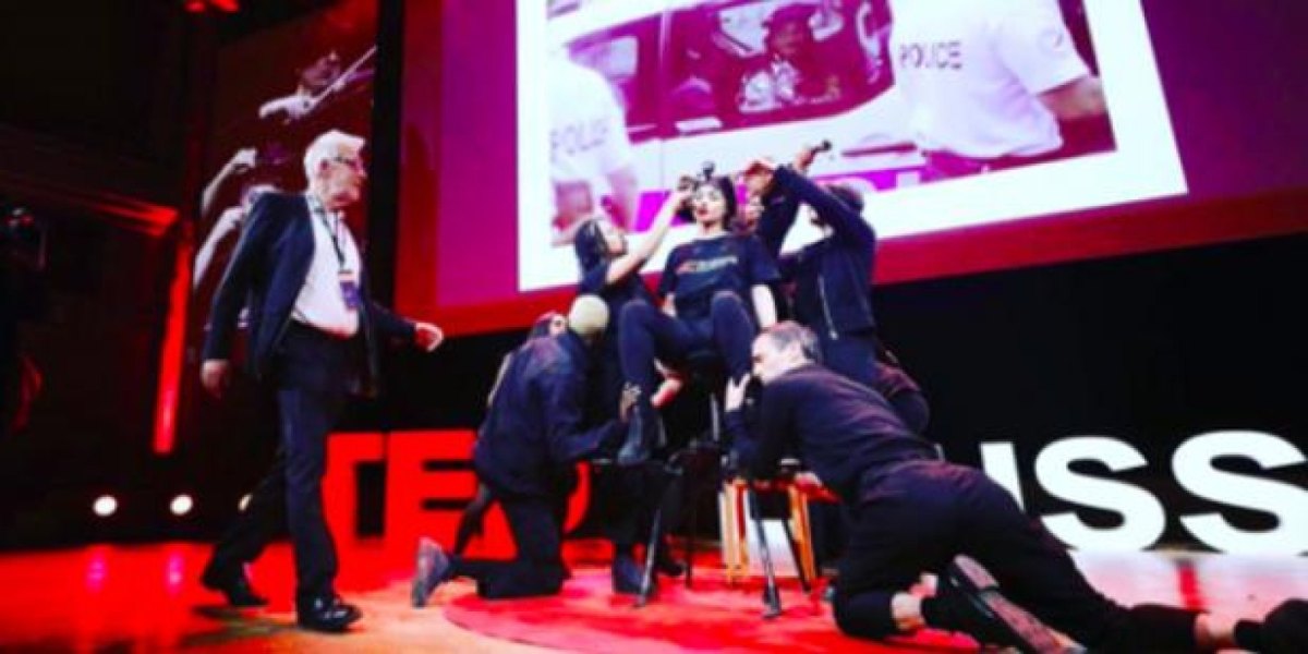 TEDx-Veranstalter rennt auf die Bühne