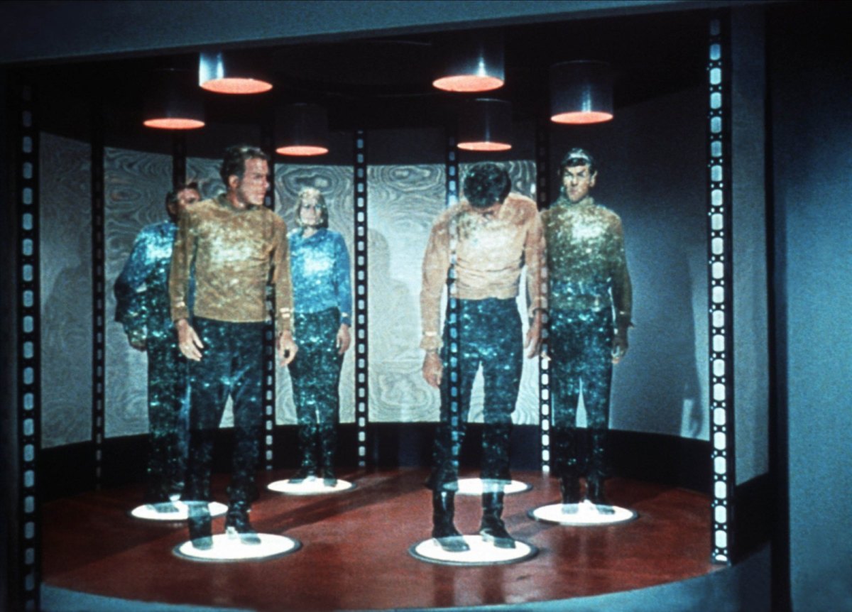 Star Trek Crew vor der Teleportation.