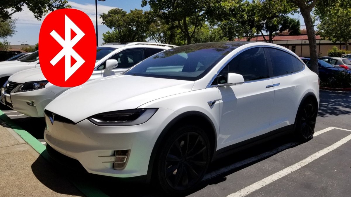 Tesla Model X und Bluetooth Warnzeichen