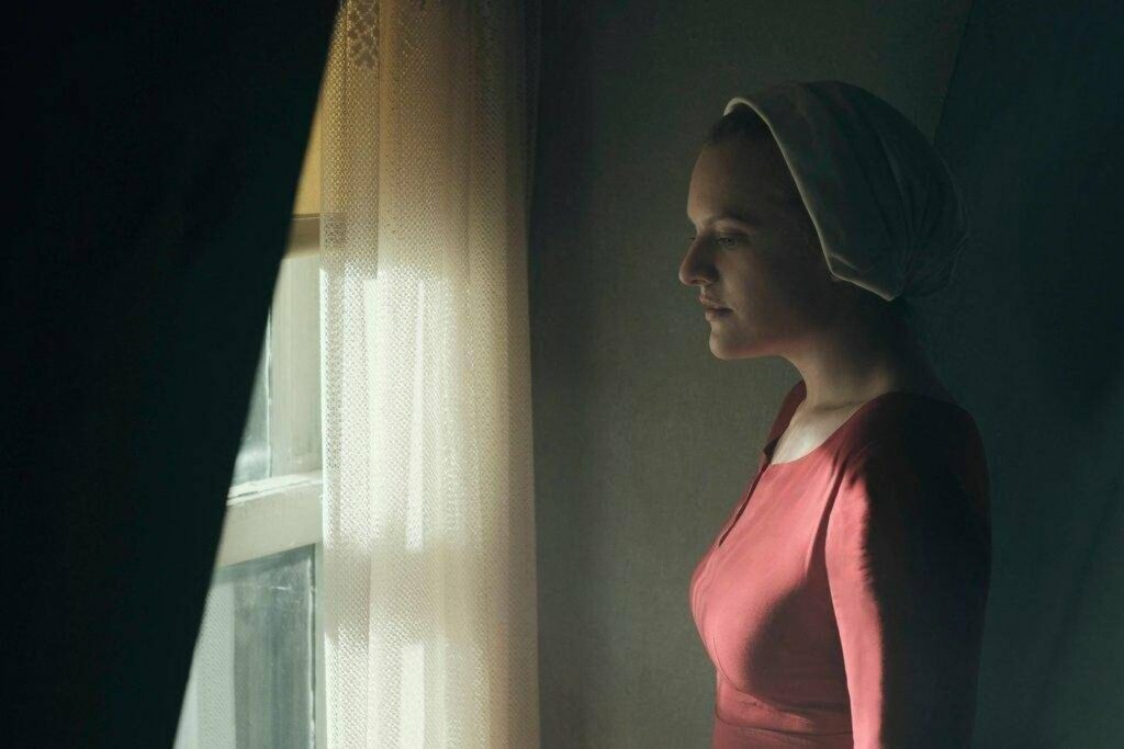 Elisabeth Moss in The Handmaid's Tail.
