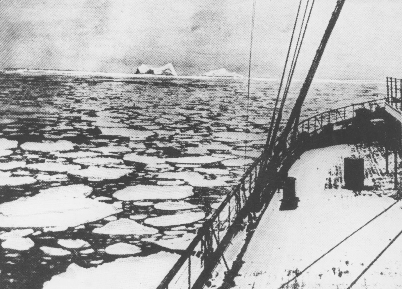 An dieser Stelle im Ozean (41' 46N Breite und 50' 14W Länge) ist die Titanic 1912 durch einen Eisberg versenkt worden.
