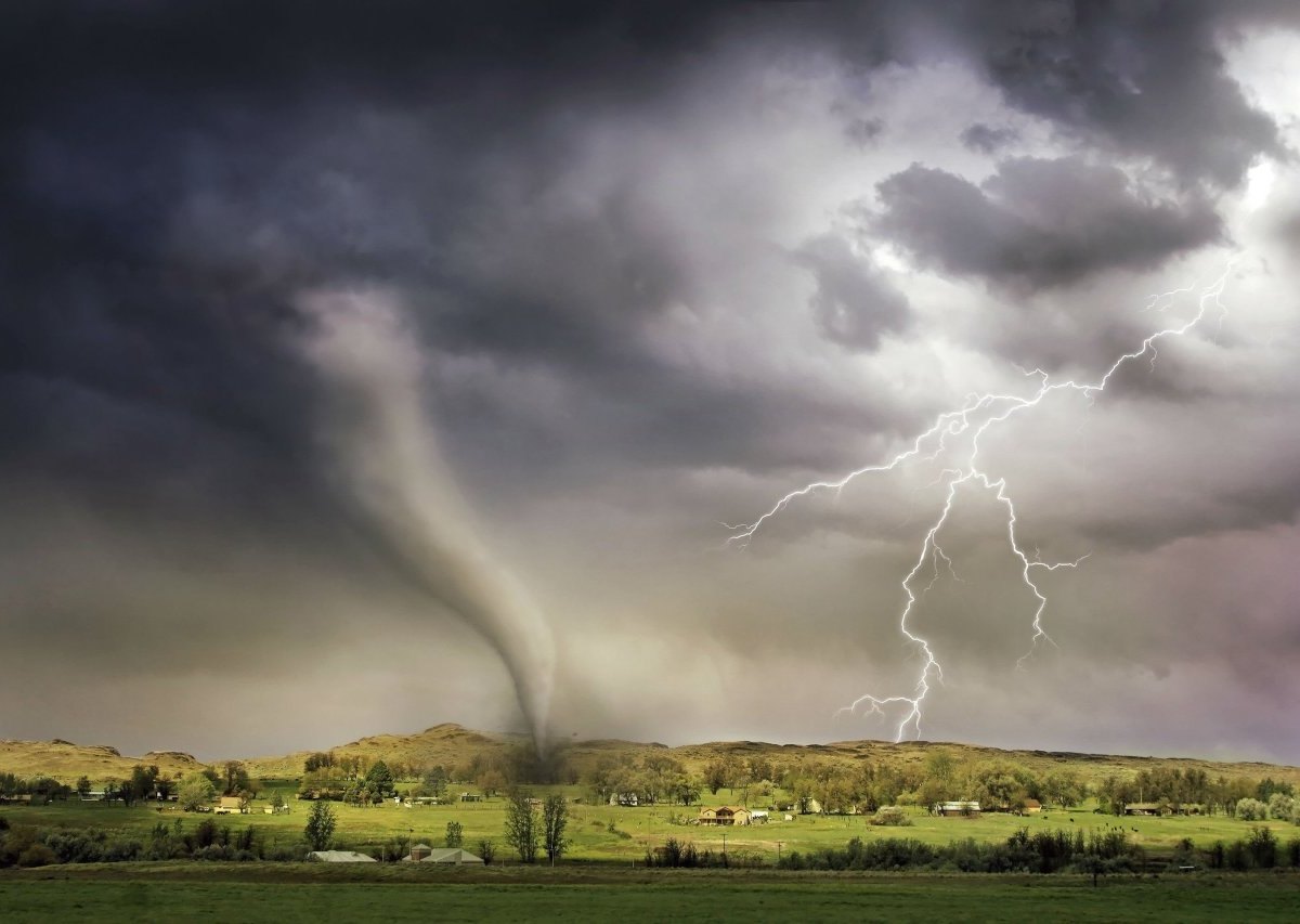 Deutschland wird gerade wieder von vielen Tornados heimgesucht. Das musst du bei einer Tornado-Warnung tun.