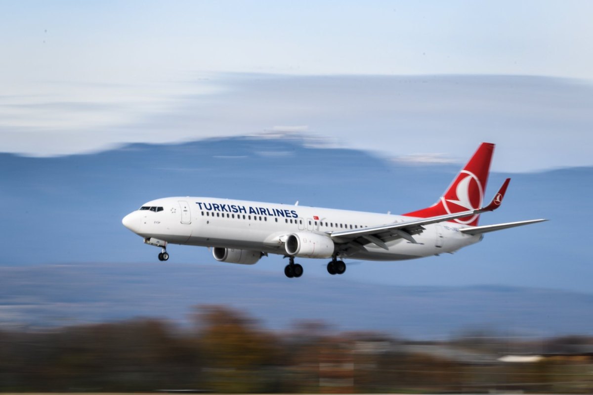 Eine Maschine der Turkish Airlines bei der Landung.