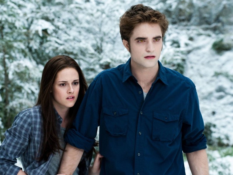 Szenenbild aus Twilight mit Kristen Stewart als Bella und Robert Pattinson als Edward.