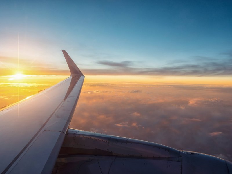 Blick aus einem Flugzeugfenster.